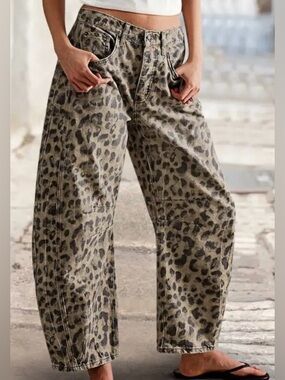 Flamingals Leopard Stitch Detail Mid Rise Barrel Leg Crop Jeans Size Small NWT